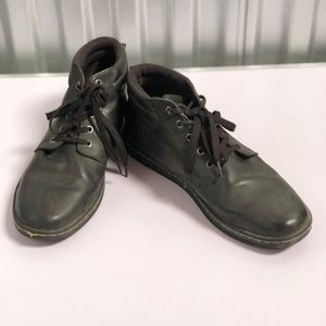 Dr. Martens Men’s MALEKE Black Leather Chukka Boot